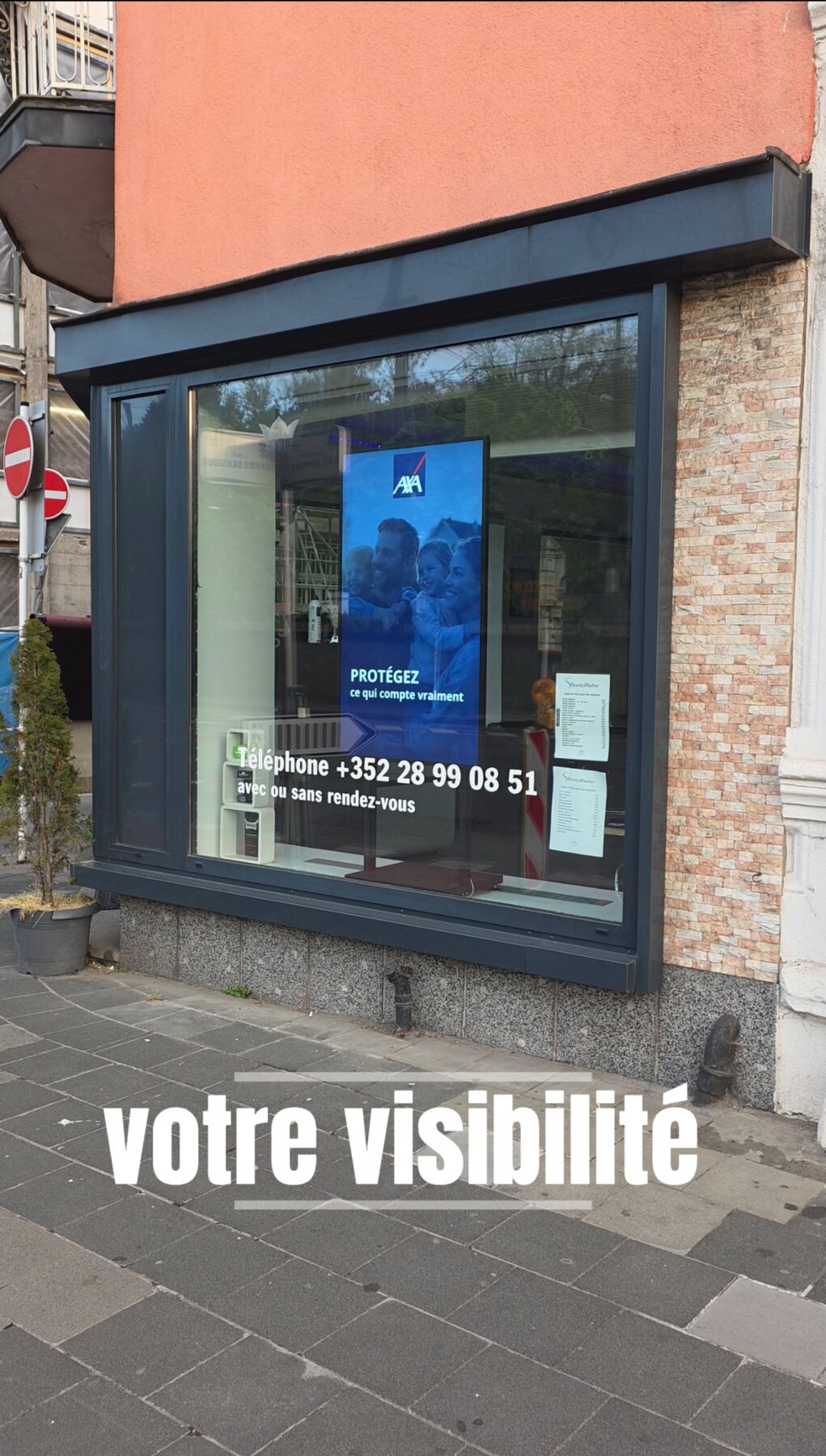 Écran publicitaire PubMe chez S.Beauty Barber Shop à Esch-sur-Alzette